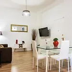 Exclusive 4Bdr Close To Duomo